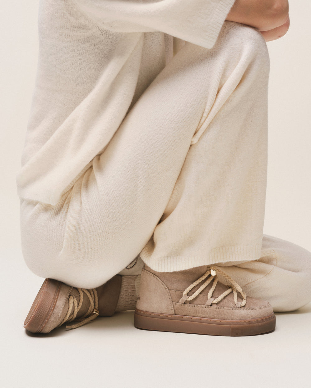 INUIKII Classic Low – Beige – vue studio 11