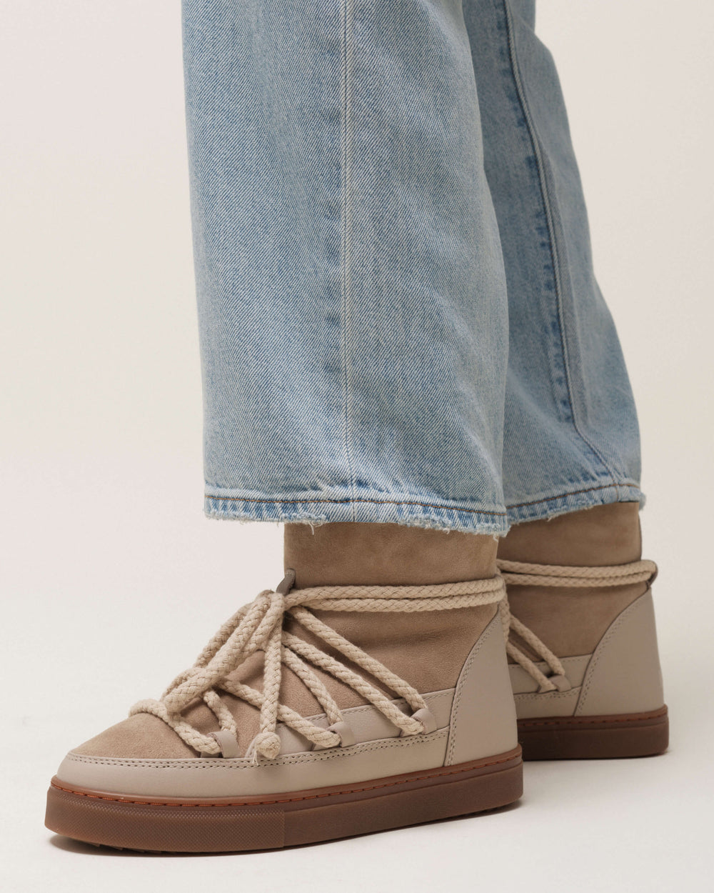 INUIKII Classic – Beige – vue studio 12