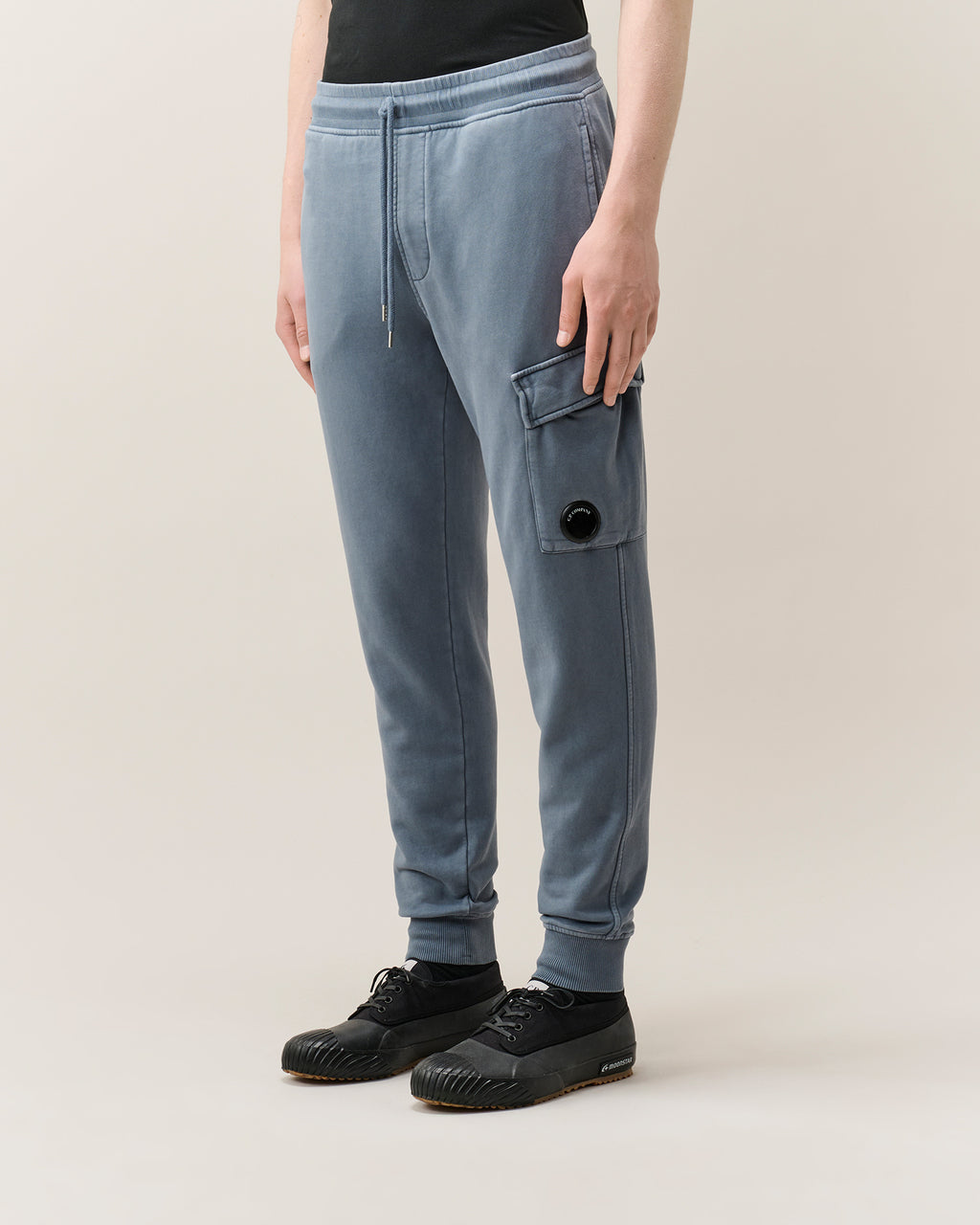 Jogging cargo Brushed and Emerized Diagonal Fleece Lens C.P. Company – Orion Blue – vue 2