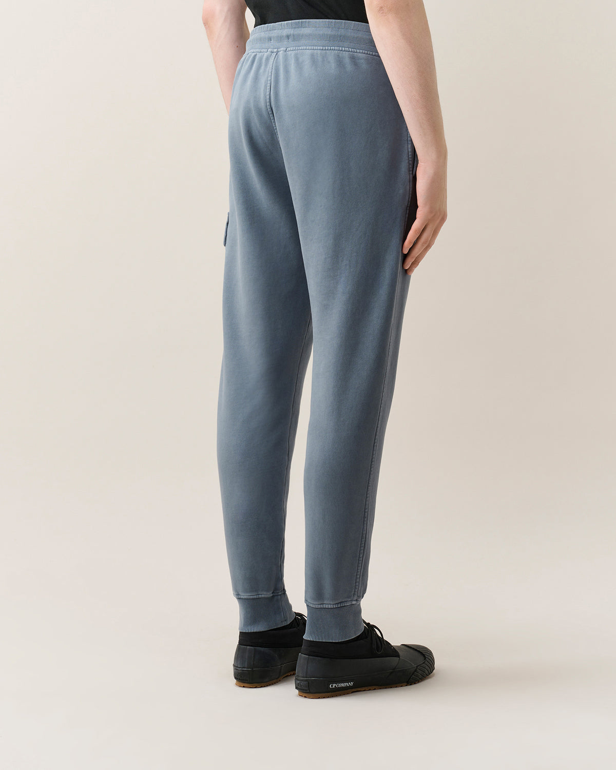 Jogging cargo Brushed and Emerized Diagonal Fleece Lens C.P. Company – Orion Blue – vue 3