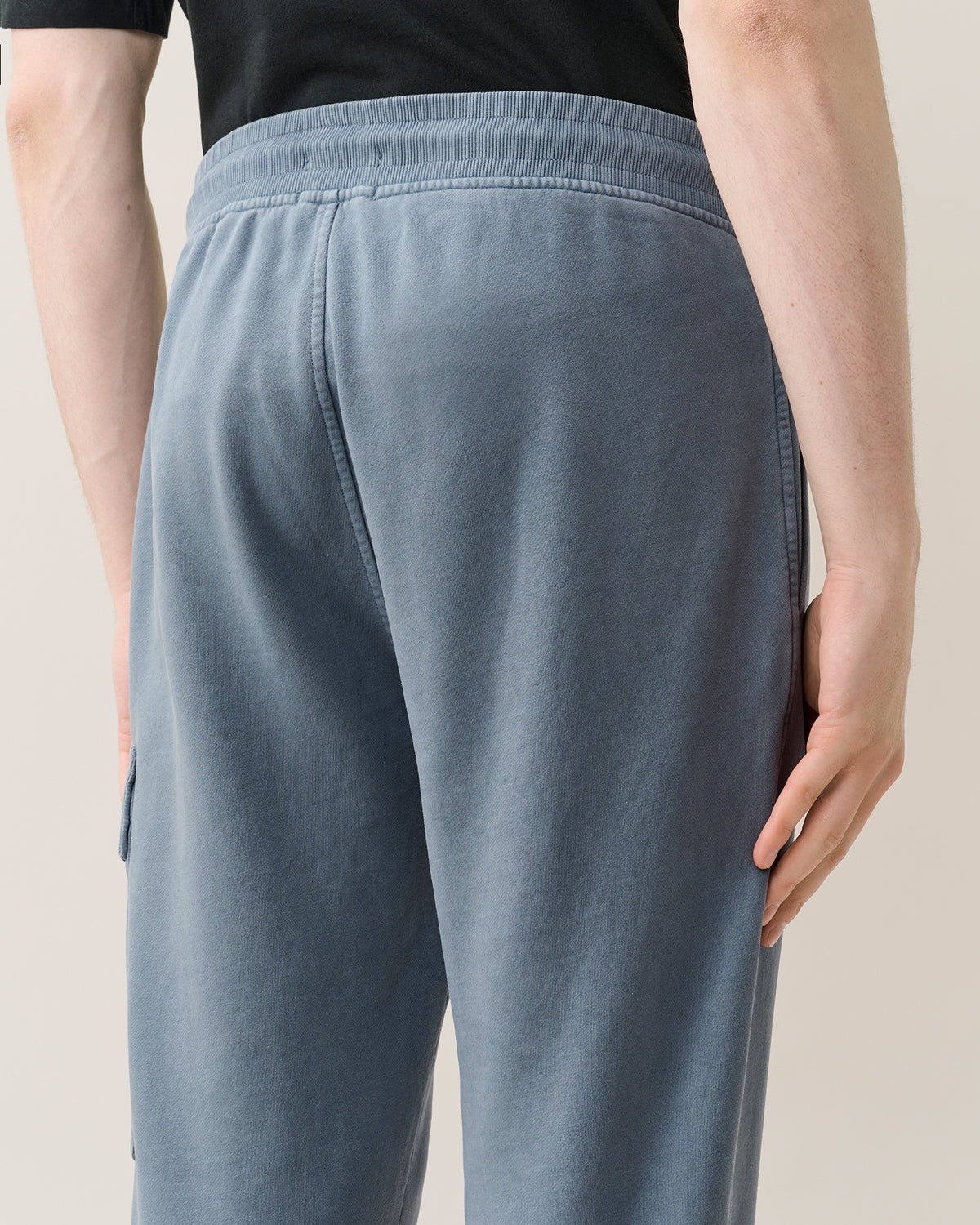 Jogging cargo Brushed and Emerized Diagonal Fleece Lens C.P. Company – Orion Blue – vue 5