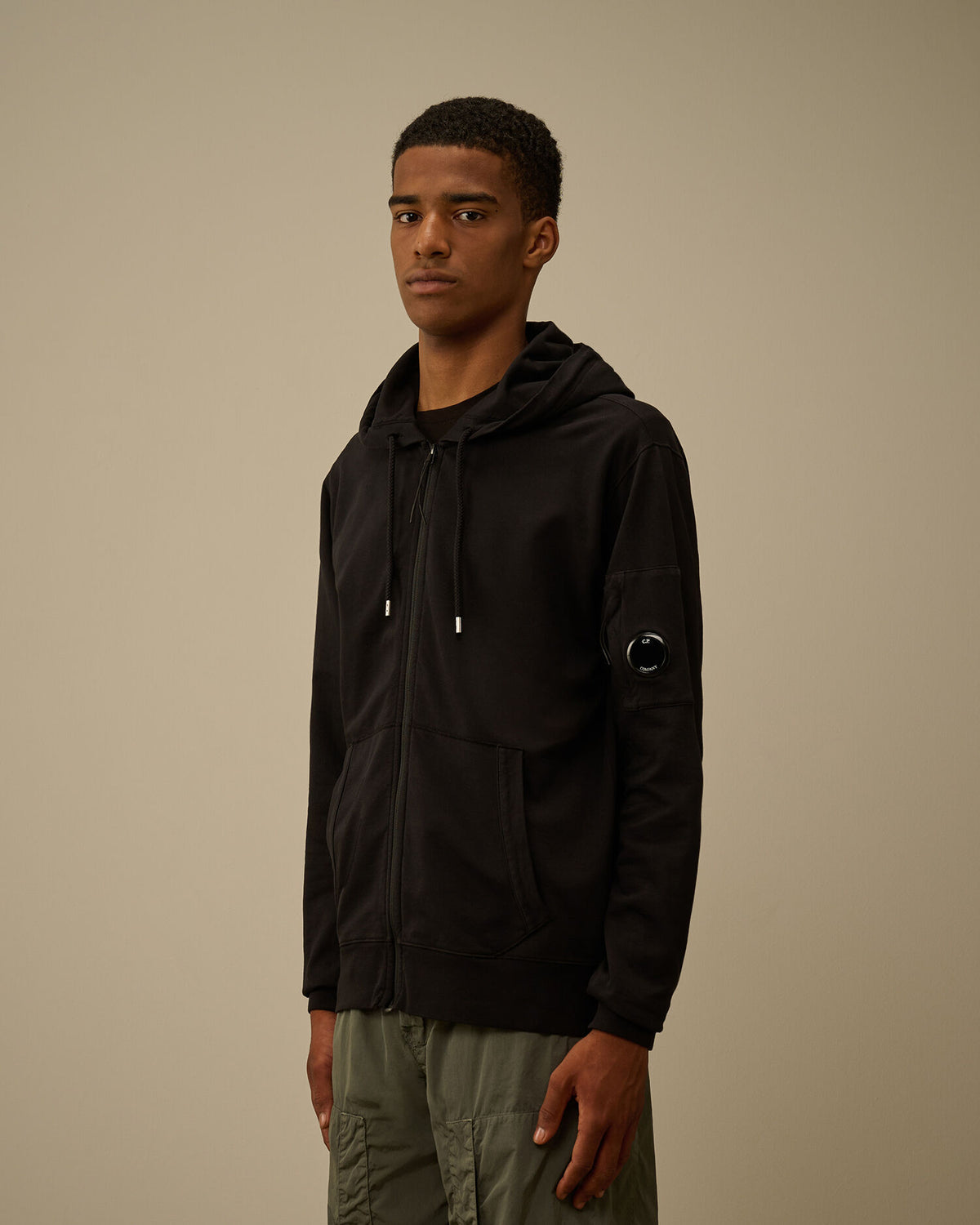 SWEAT ZIP CAPUCHE LIGHT FLEECE